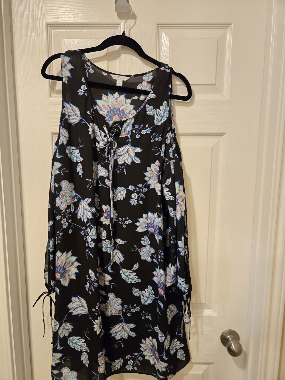 Black Floral Cold Shoulder With Split SleevesTie-Neck Dress